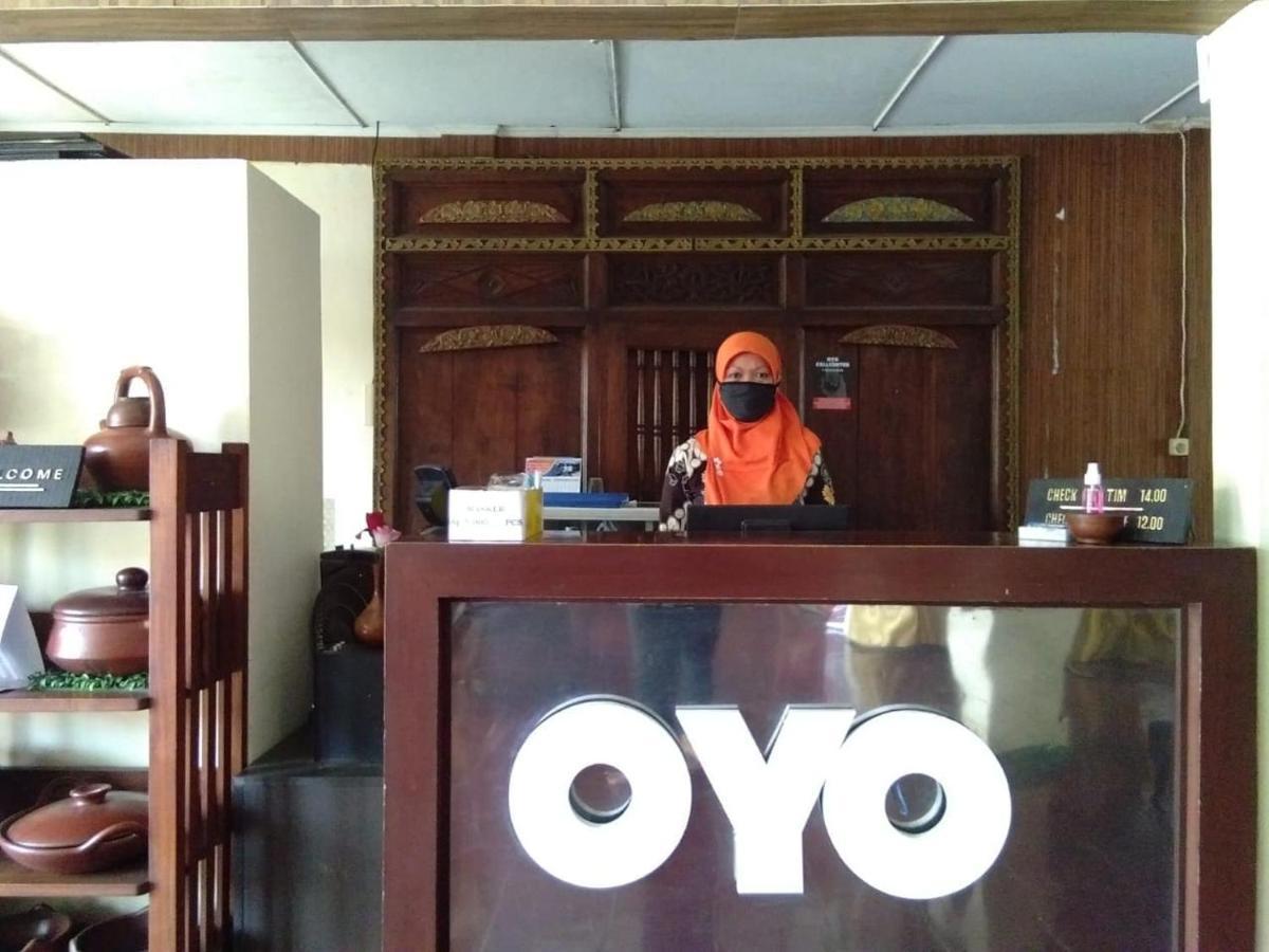 Oyo 585 ホテル ペルウィタ サリ ジョグジャカルタ エクステリア 写真
